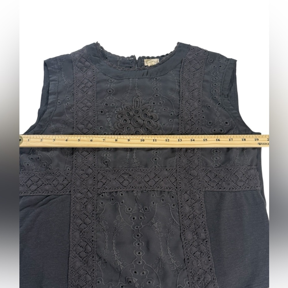 Anthropologie Tiny XS Gray Lace Crochet Top Blouse Short Sleeve Eyelet Maddie - Picture 9 of 10